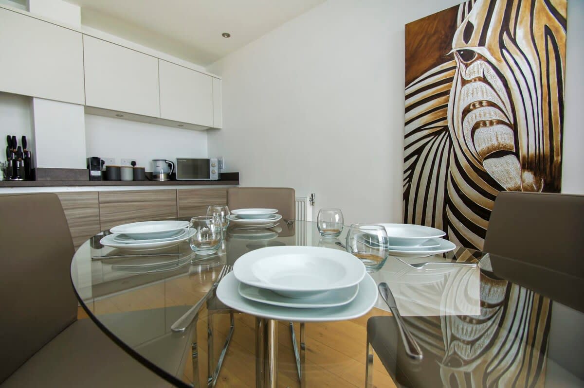 Orion Marina Sea View | by Brighton Holiday Lets - Brighton Holiday Home - Image 4