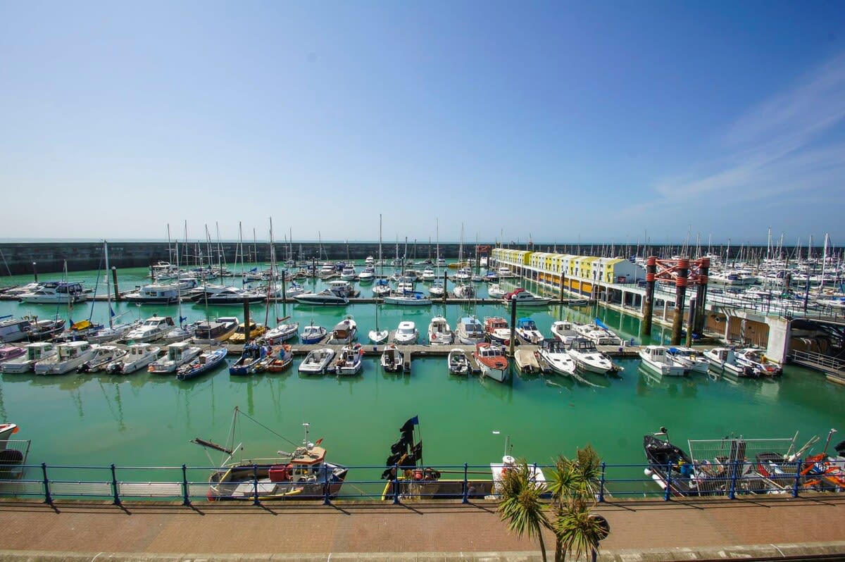 Britannia Harbour View | by Brighton Holiday Lets - Brighton Holiday Home - Image 20