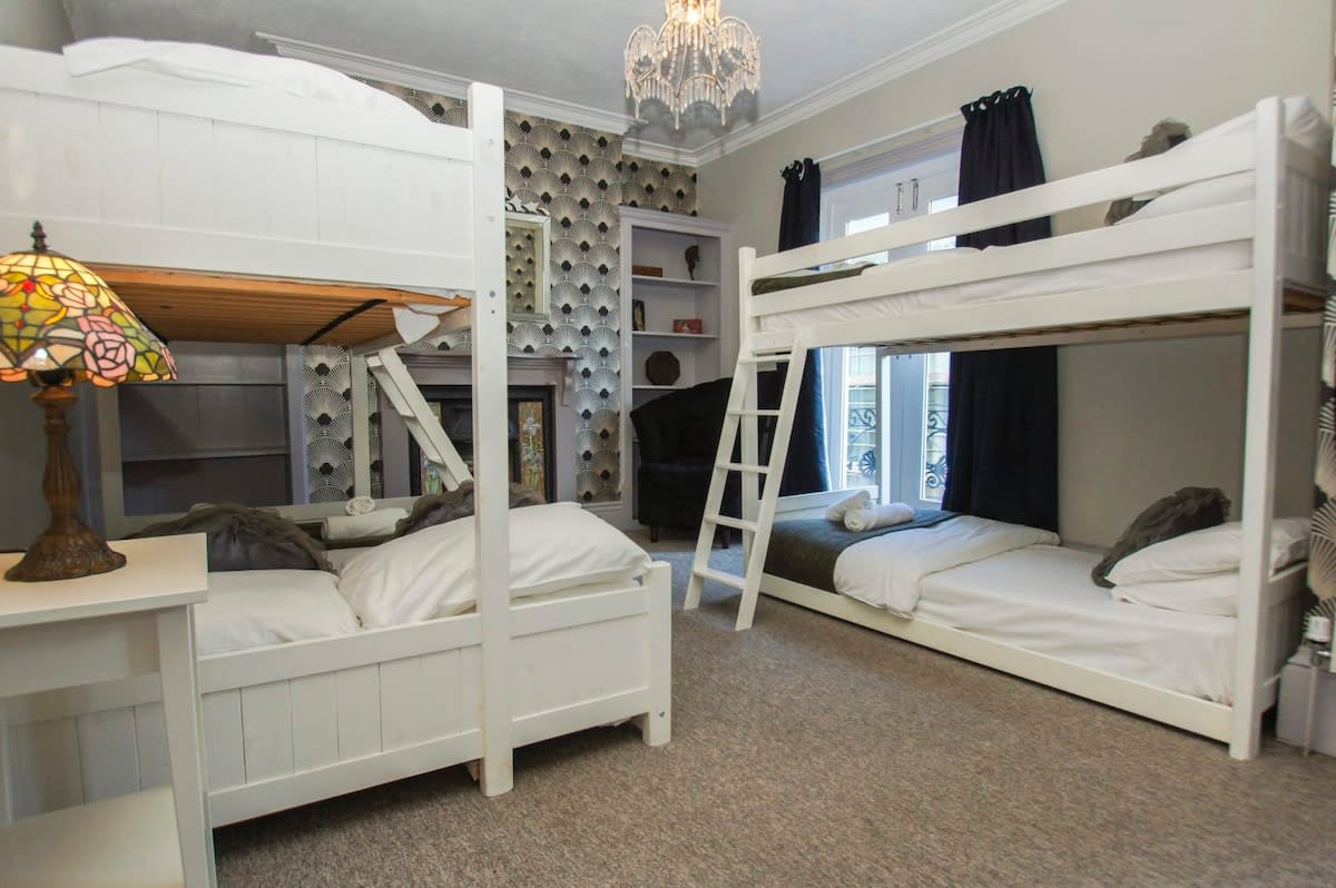 Chocolate Box |Sleeps 18| by Brighton Holiday Lets - Brighton Holiday Home - Image 16