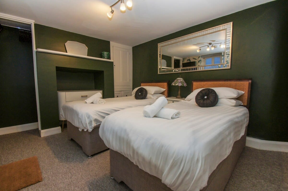 Chocolate Box |Sleeps 18| by Brighton Holiday Lets - Brighton Holiday Home - Image 12