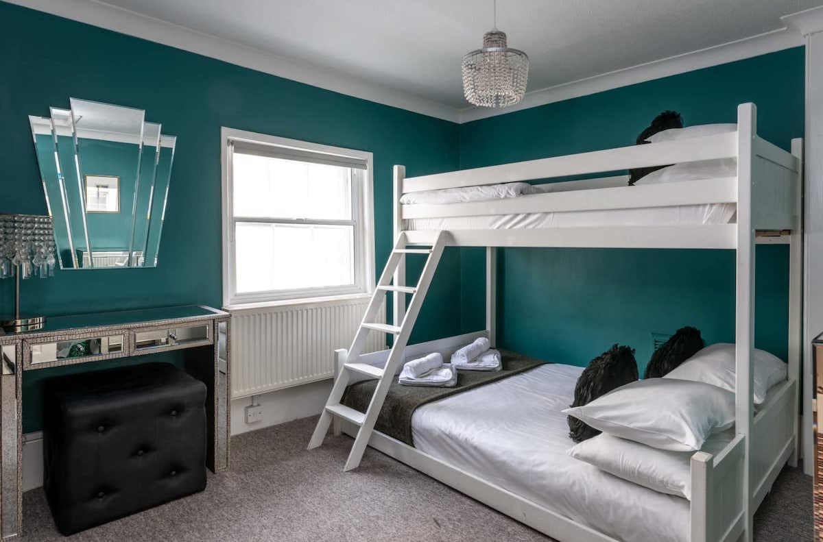 Chocolate Box |Sleeps 18| by Brighton Holiday Lets - Brighton Holiday Home - Image 9