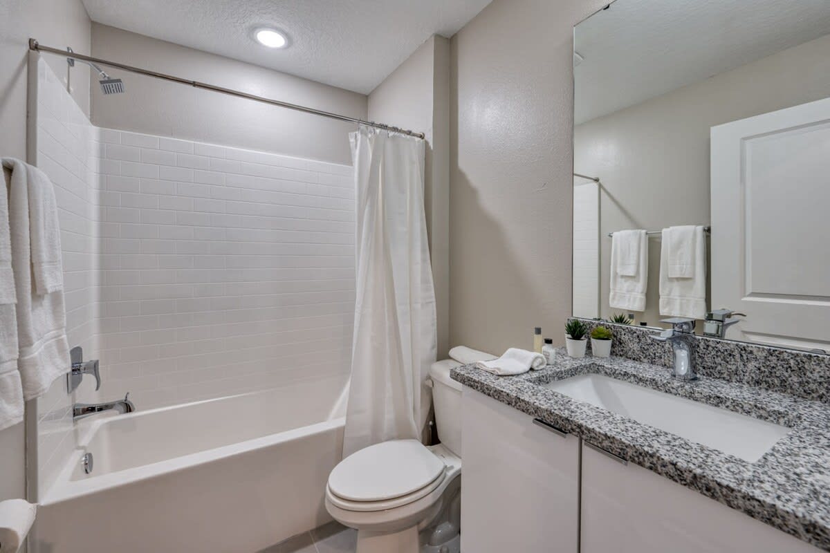 Affordable luxury home for 8 guests close to parks - Picture 37