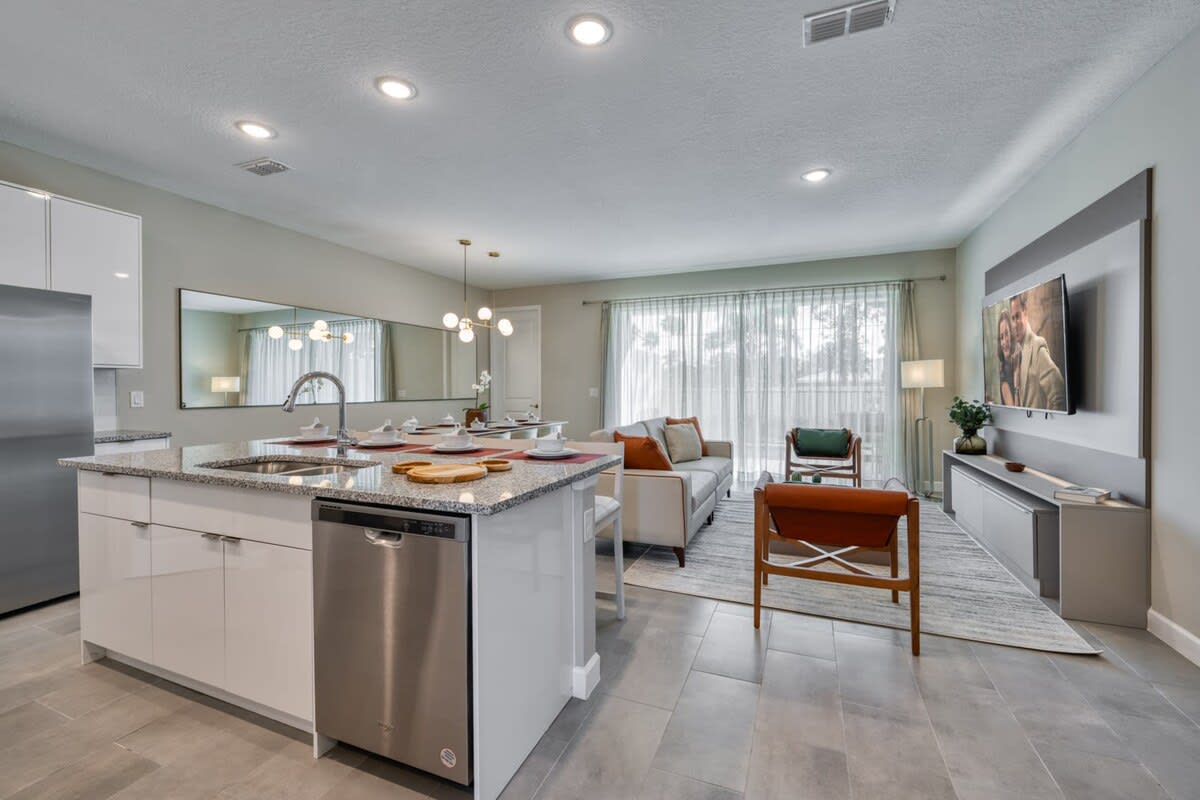 Elegant Vacation Home Near Disney - Picture 4