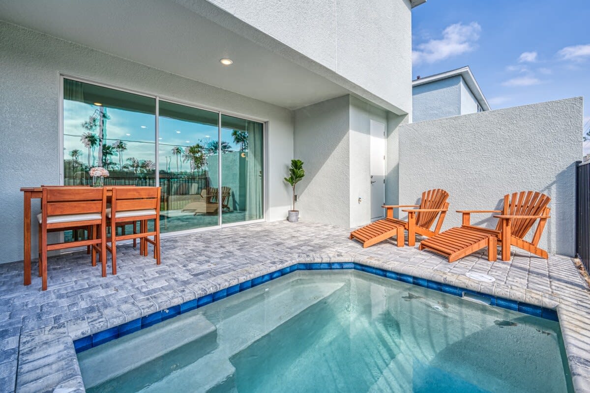 Elegant Vacation Home Near Disney - Picture 12