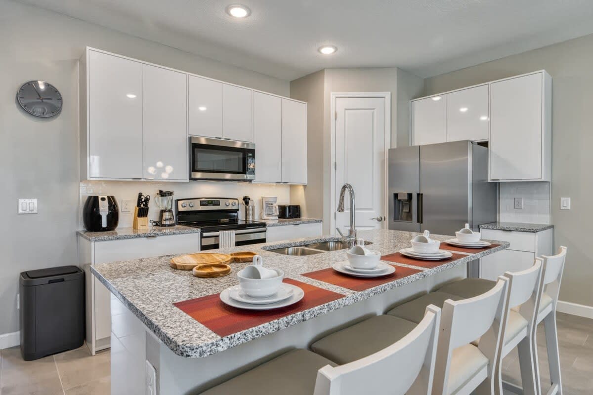 Elegant Vacation Home Near Disney - Picture 7