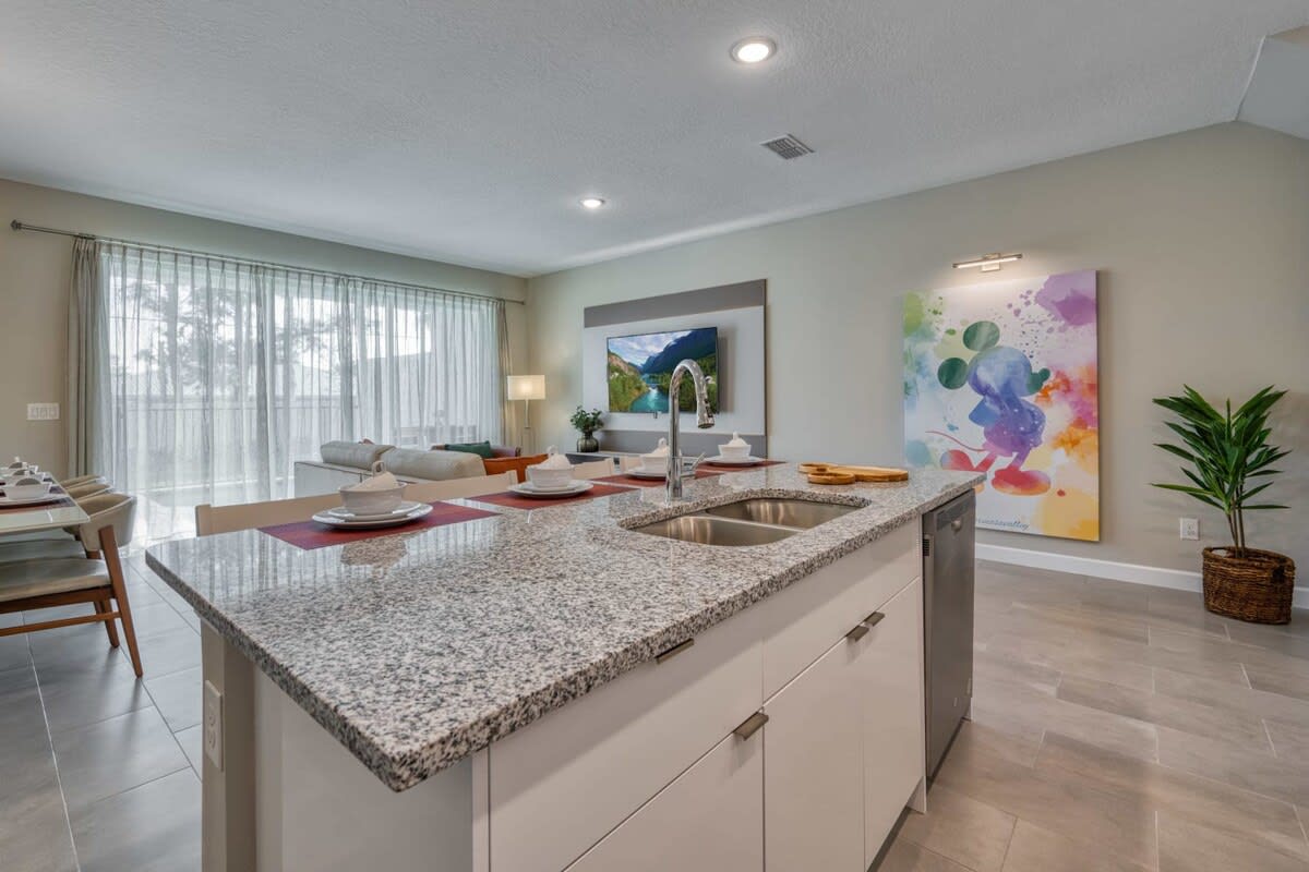 Elegant Vacation Home Near Disney - Picture 9