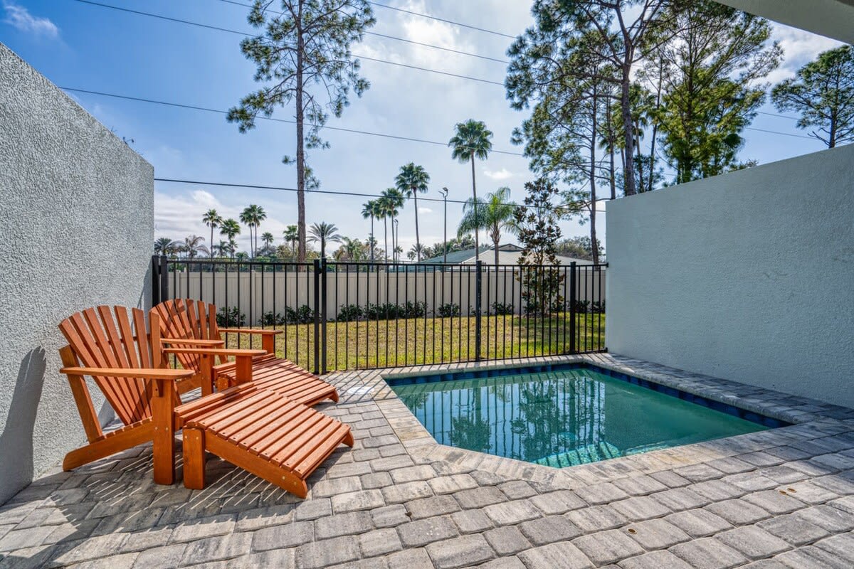 Elegant Vacation Home Near Disney - Picture 14