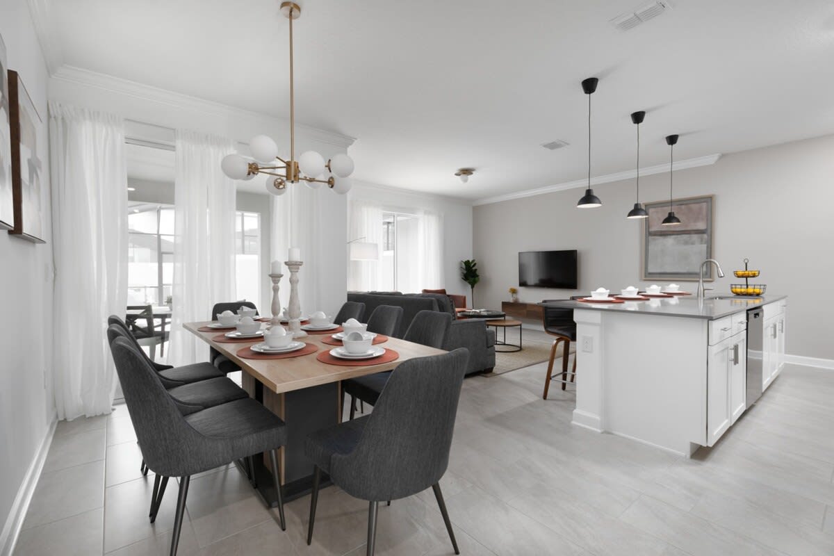 Modern Chic-Spacious, Private Pool, Prime Location