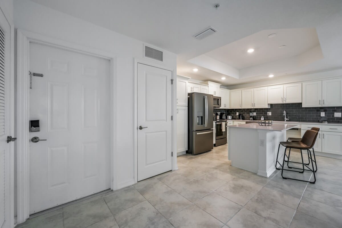 Beautiful Lakeview Retreat Near Disney
