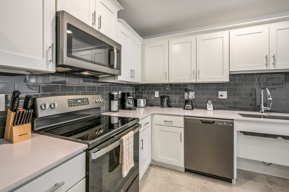 Beautiful Lakeview Retreat Near Disney