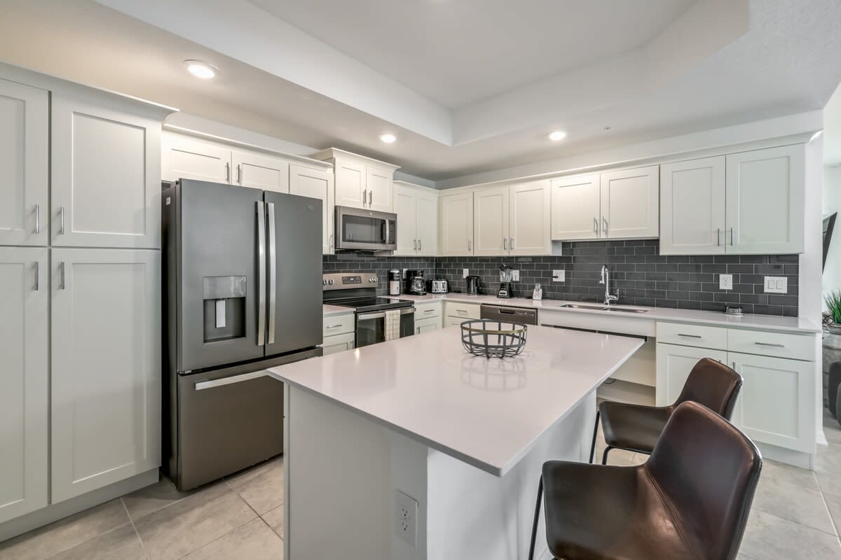 Beautiful Lakeview Retreat Near Disney