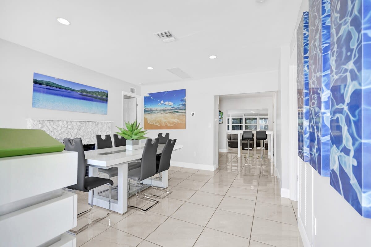 Ocean Breeze Villa 🏝 5 Minute Walk to Beach