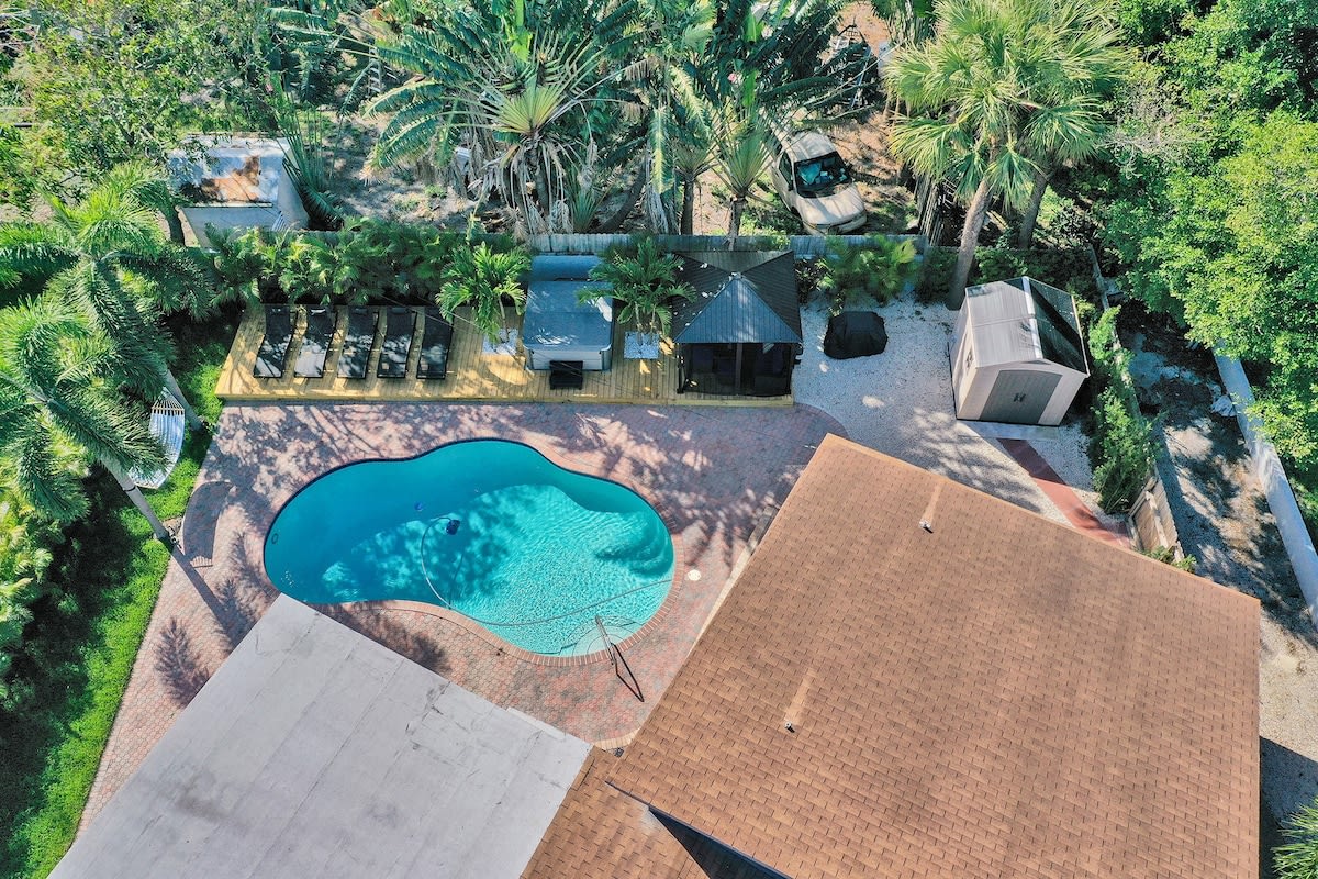 The Pompano Beach House 🏖 Heated Pool & Spa | 1 Mile to Beach