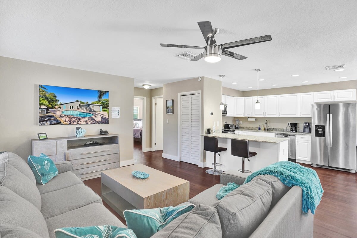 The Pompano Beach House 🏖 Heated Pool & Spa | 1 Mile to Beach