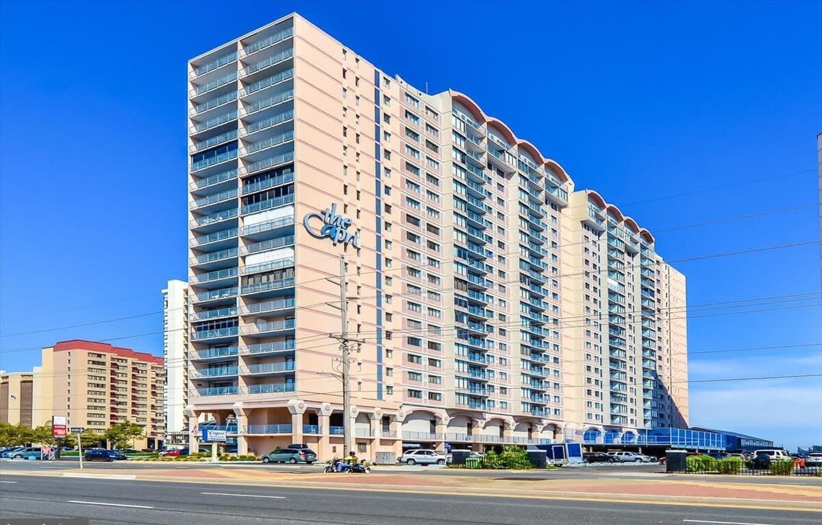 Large Oceanfront Penthouse w Great Amenities