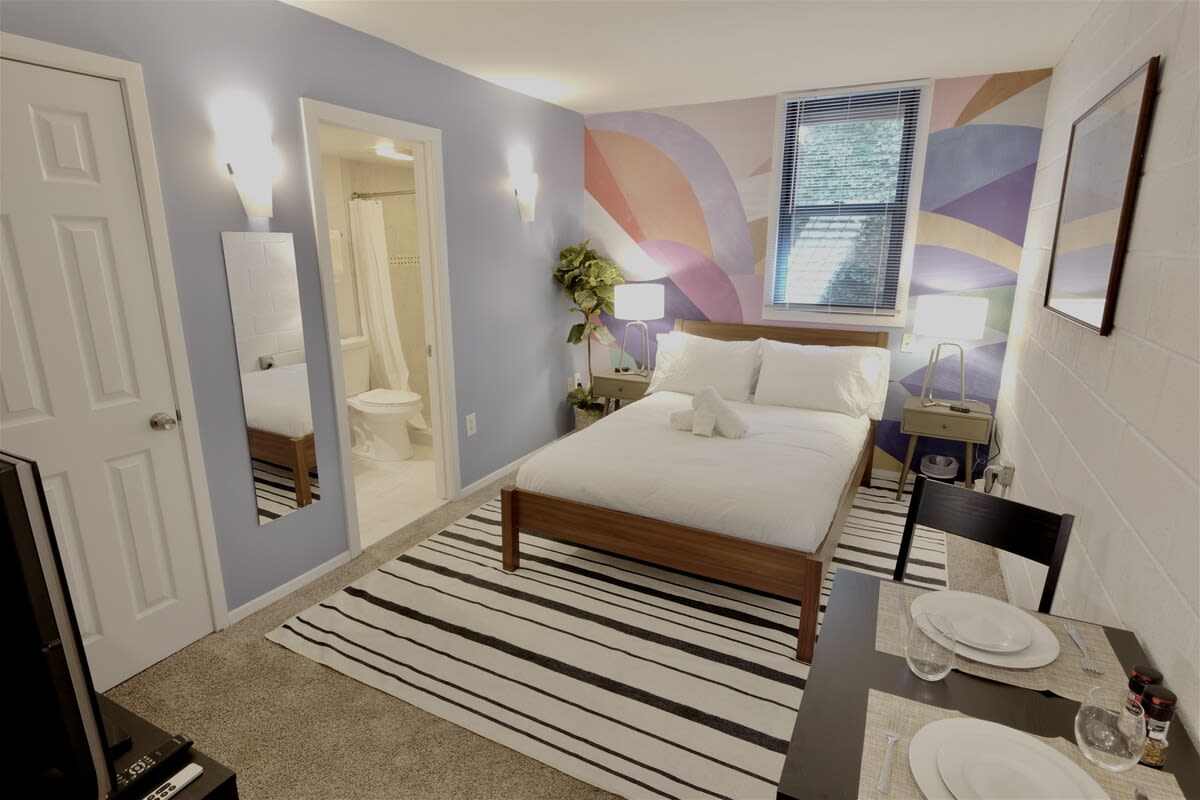 Little Luxuries In Logan, Perfect Studio For 2!