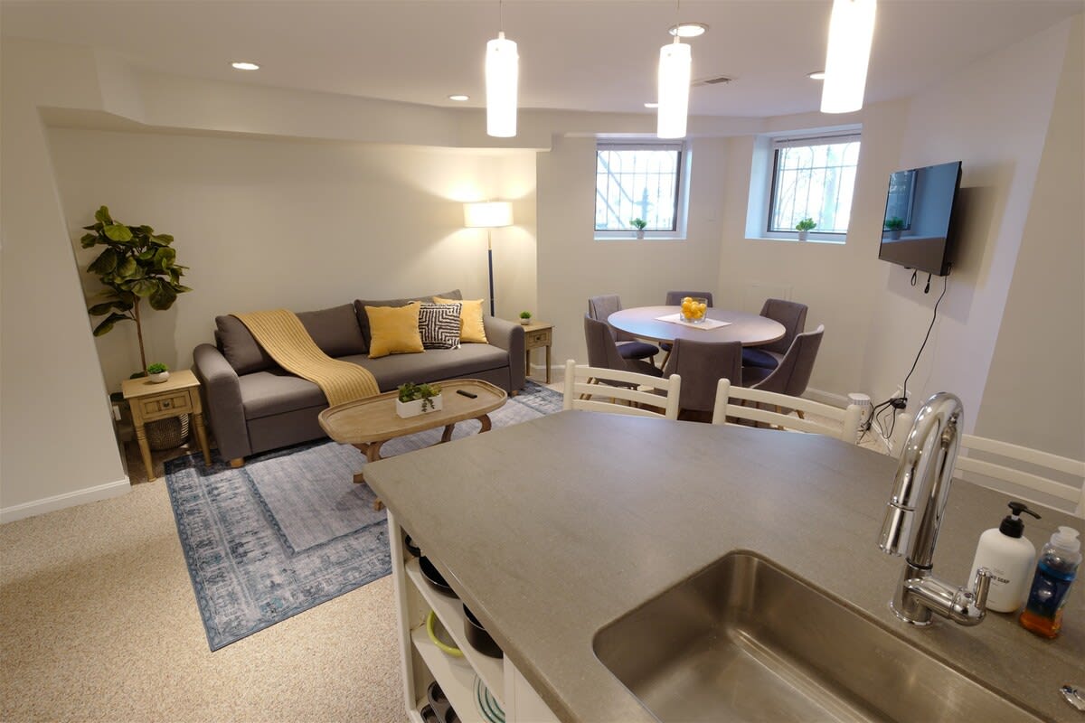 New On The Park! 2 Bed Apt, Walk To Capitol &Amp; Parking!