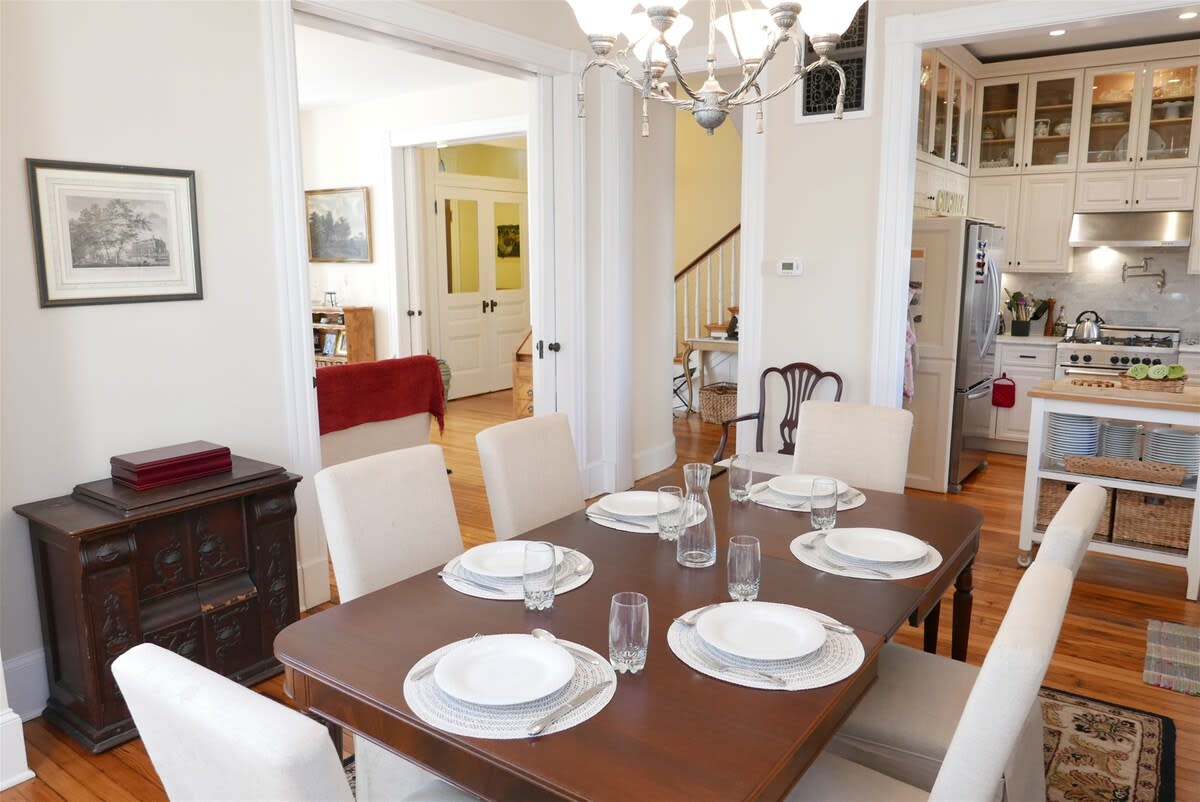 Stately Single Family Home In Shaw!