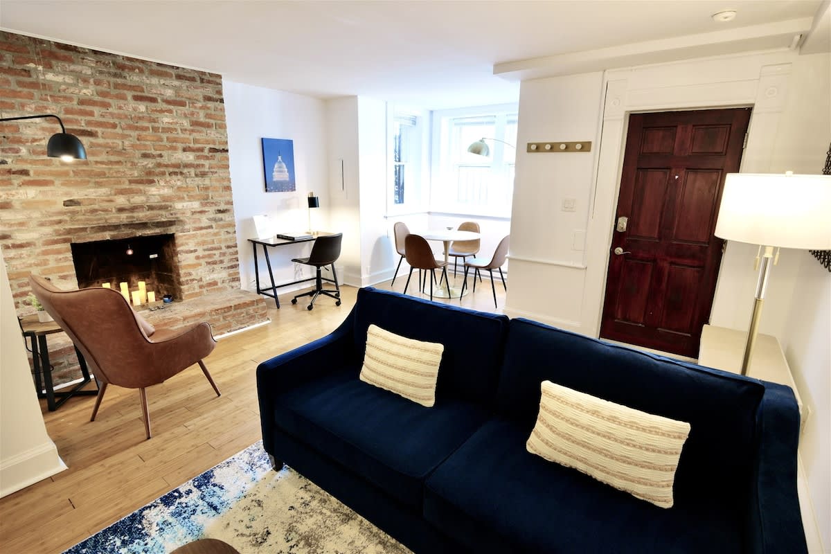 Quiet Escape In The Heart Of The City – Street Parking!
