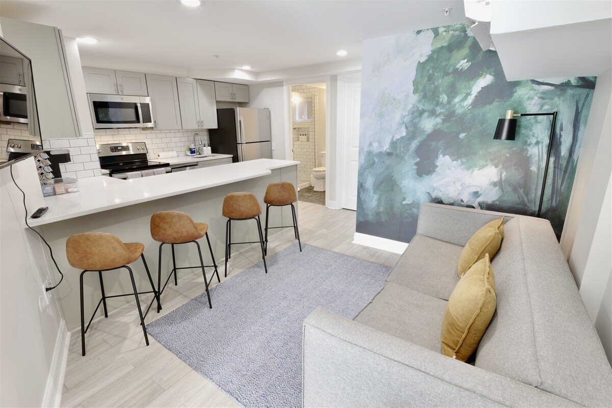 Darling Apartment In Capitol Hill – Two Min To Metro!