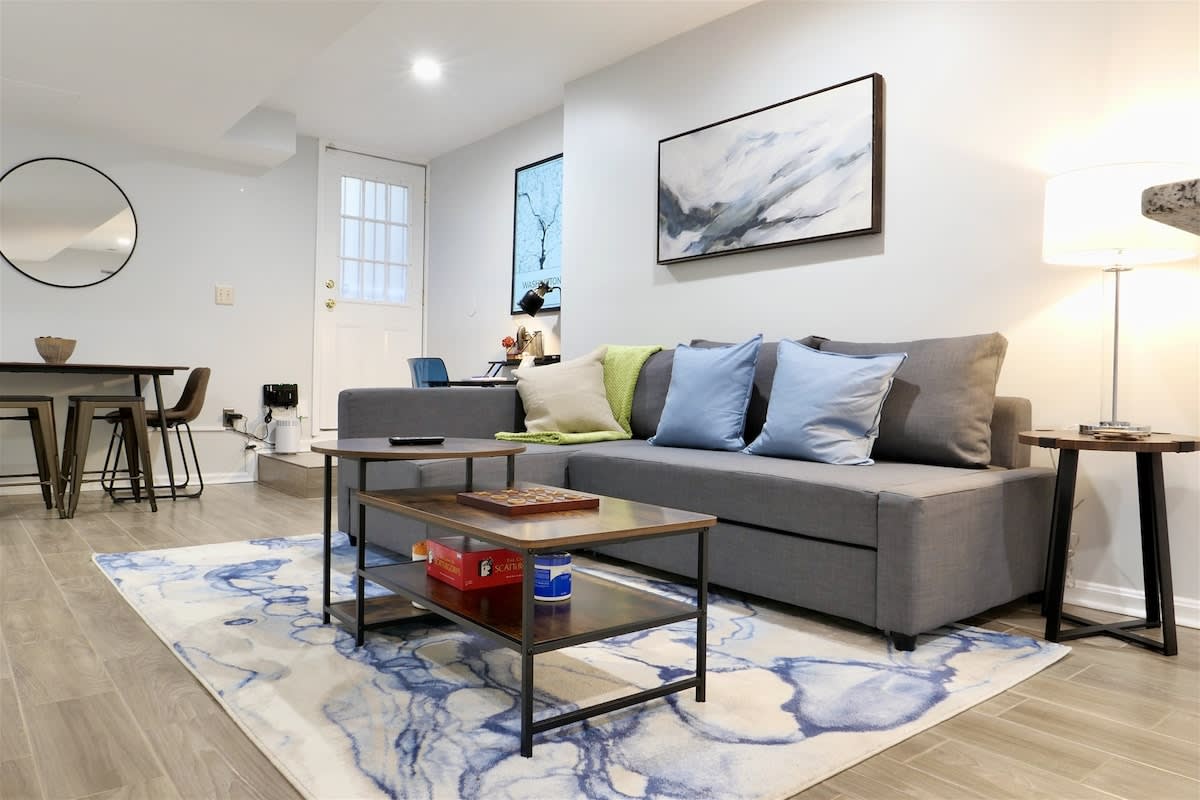Trendy Apt In Bloomingdale – Parking