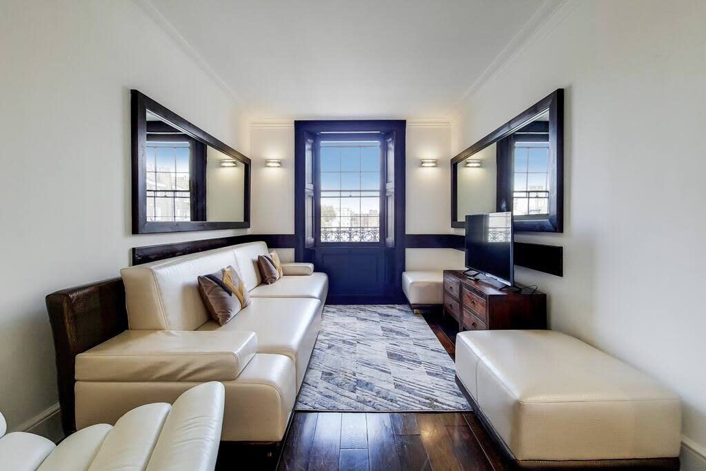 Bright Belgravia Apartment with Panoramic Views