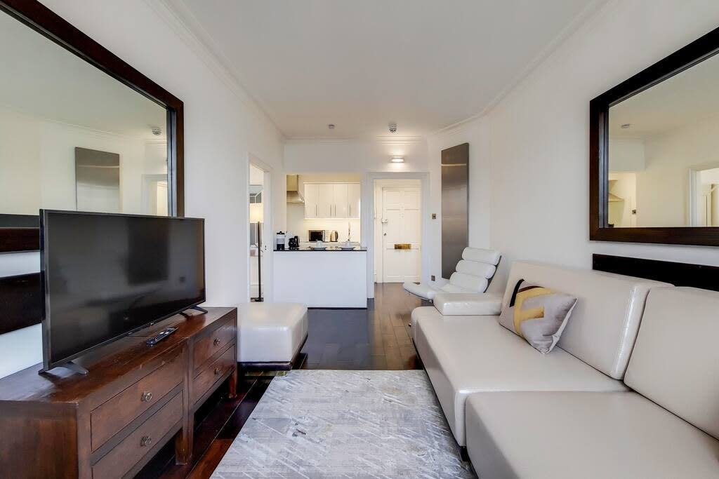 Bright Belgravia Apartment with Panoramic Views in Lyall Street SW1 - Property image 2 - VivreStays