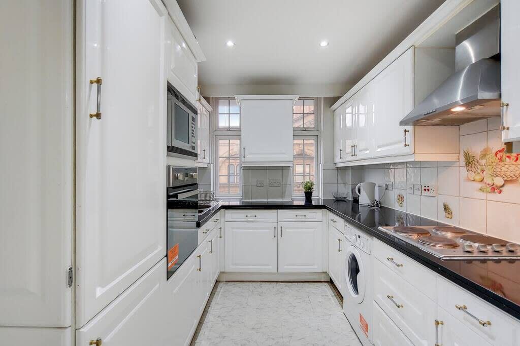 View 3B Apartment Near Harrods in Knightsbridge in Brompton Road 88 SW3 1ES 3B Apartment Near Harrods in Knightsbridge in Brompton Road 88 SW3 1ES - Property image 5 - VivreStays