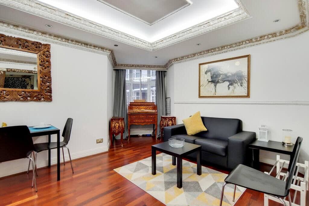 View 3B Apartment Near Harrods in Knightsbridge in Brompton Road 88 SW3 1ES 3B Apartment Near Harrods in Knightsbridge in Brompton Road 88 SW3 1ES - Property image 4 - VivreStays
