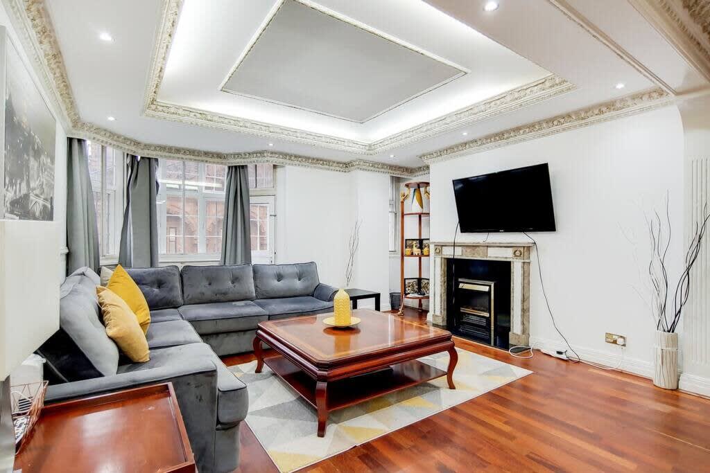 View 3B Apartment Near Harrods in Knightsbridge in Brompton Road 88 SW3 1ES 3B Apartment Near Harrods in Knightsbridge in Brompton Road 88 SW3 1ES - Property image 2 - VivreStays