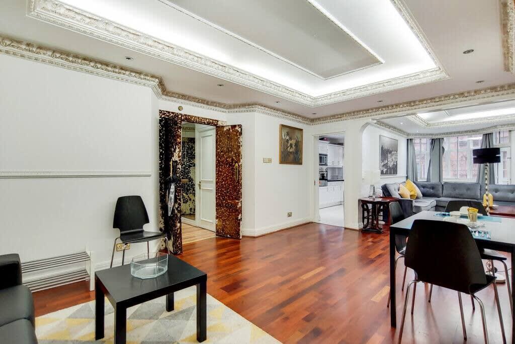 View 3B Apartment Near Harrods in Knightsbridge in Brompton Road 88 SW3 1ES 3B Apartment Near Harrods in Knightsbridge in Brompton Road 88 SW3 1ES - Property image 3 - VivreStays