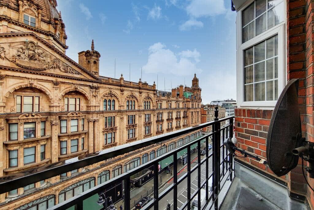 View 3B Apartment Near Harrods in Knightsbridge in Brompton Road 88 SW3 1ES 3B Apartment Near Harrods in Knightsbridge in Brompton Road 88 SW3 1ES - Property image 14 - VivreStays