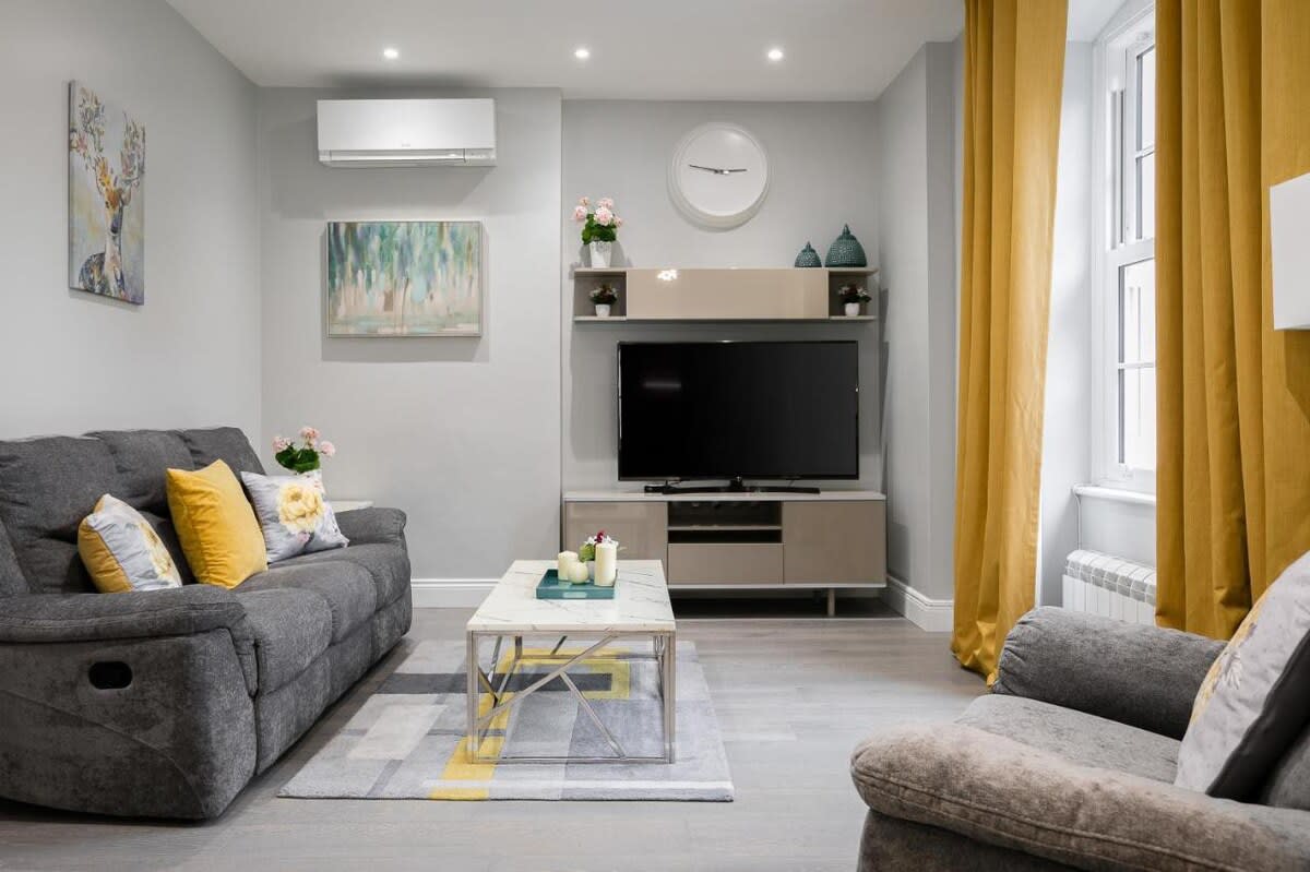 Stylish 3-Bedroom Apartment in Maida Vale