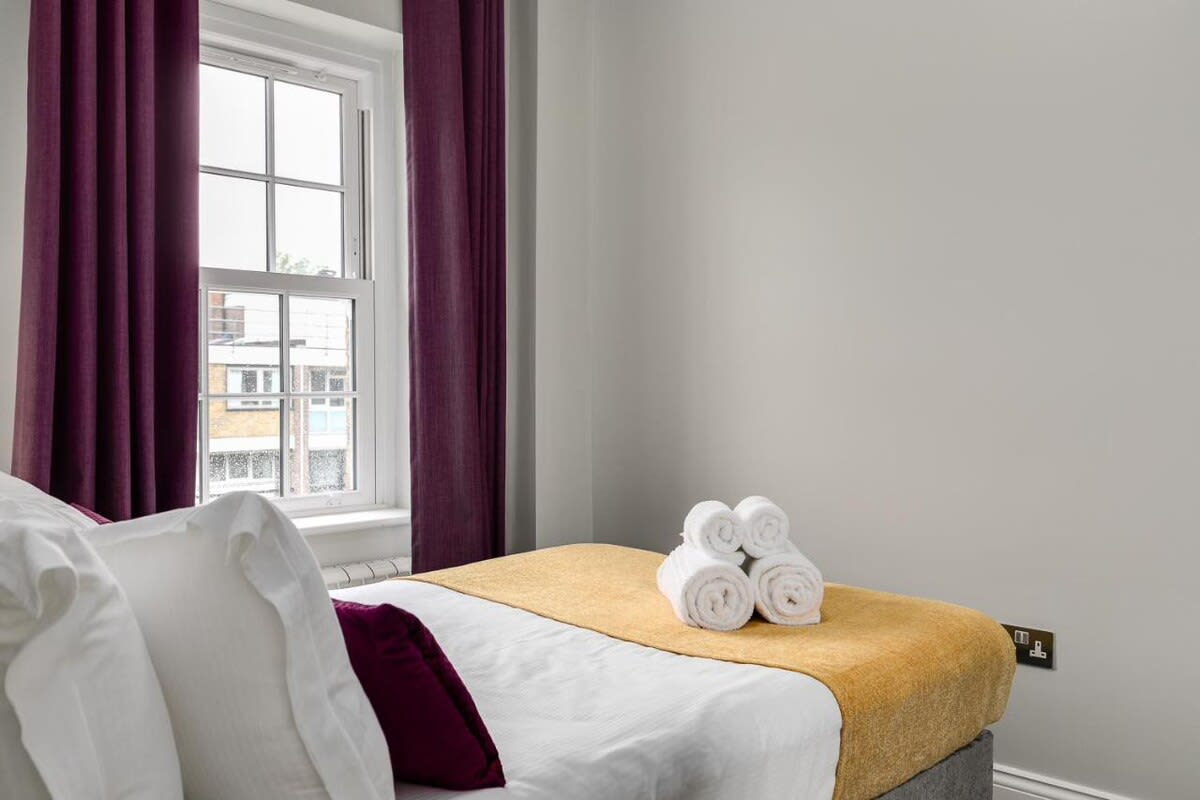 Stylish 3-Bedroom Apartment in Greater London in Carlton Vale NW6 5EE - Property image 4 - VivreStays