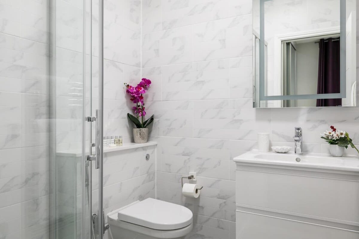 Stylish 3-Bedroom Apartment in Greater London in Carlton Vale NW6 5EE - Property image 13 - VivreStays