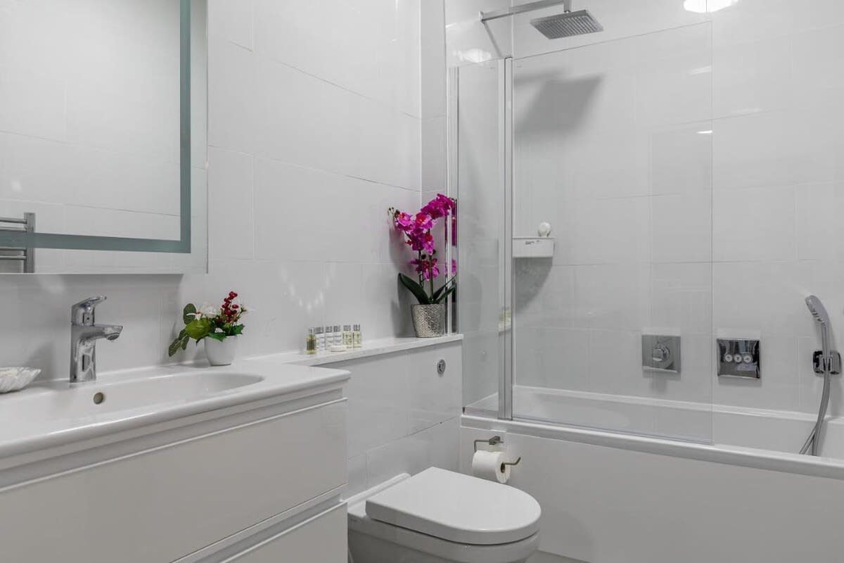 Stylish 3-Bedroom Apartment in Greater London in Carlton Vale NW6 5EE - Property image 11 - VivreStays