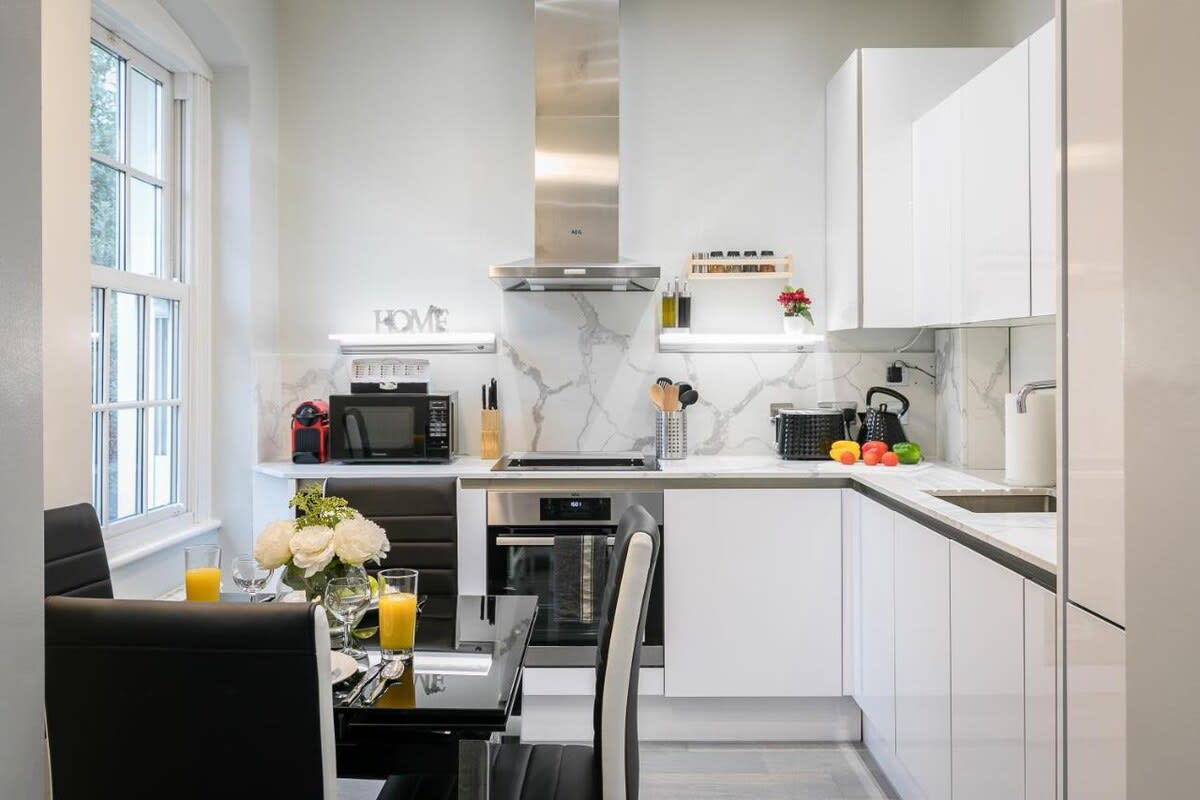 Stylish 3-Bedroom Apartment in Greater London in Carlton Vale NW6 5EE - Property image 10 - VivreStays