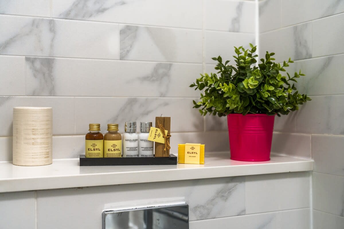 Modern 3-Bed Apartment in Greater London in Carlton Vale NW6 5EE - Property image 18 - VivreStays