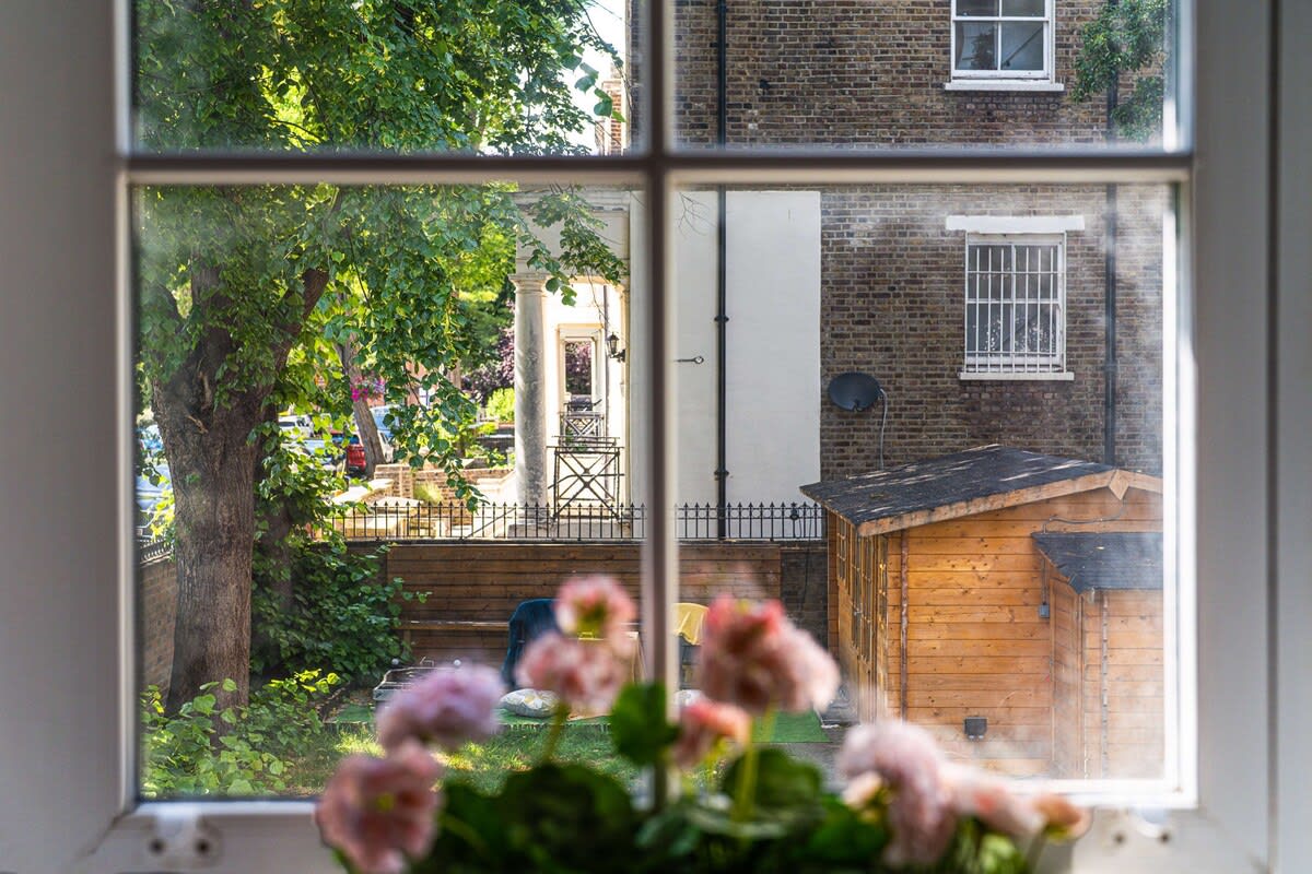 Modern 3-Bed Apartment in Greater London in Carlton Vale NW6 5EE - Property image 11 - VivreStays