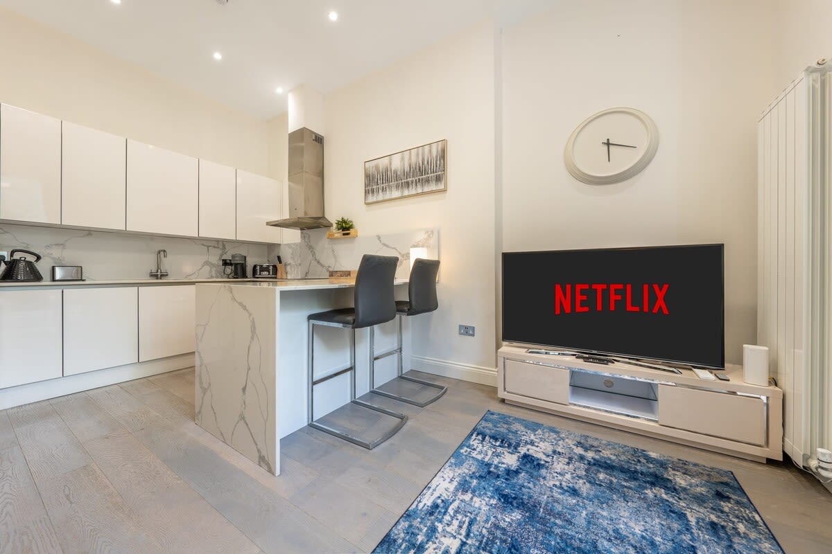 Modern 3-Bed Apartment in Greater London in Carlton Vale NW6 5EE - Property image 4 - VivreStays