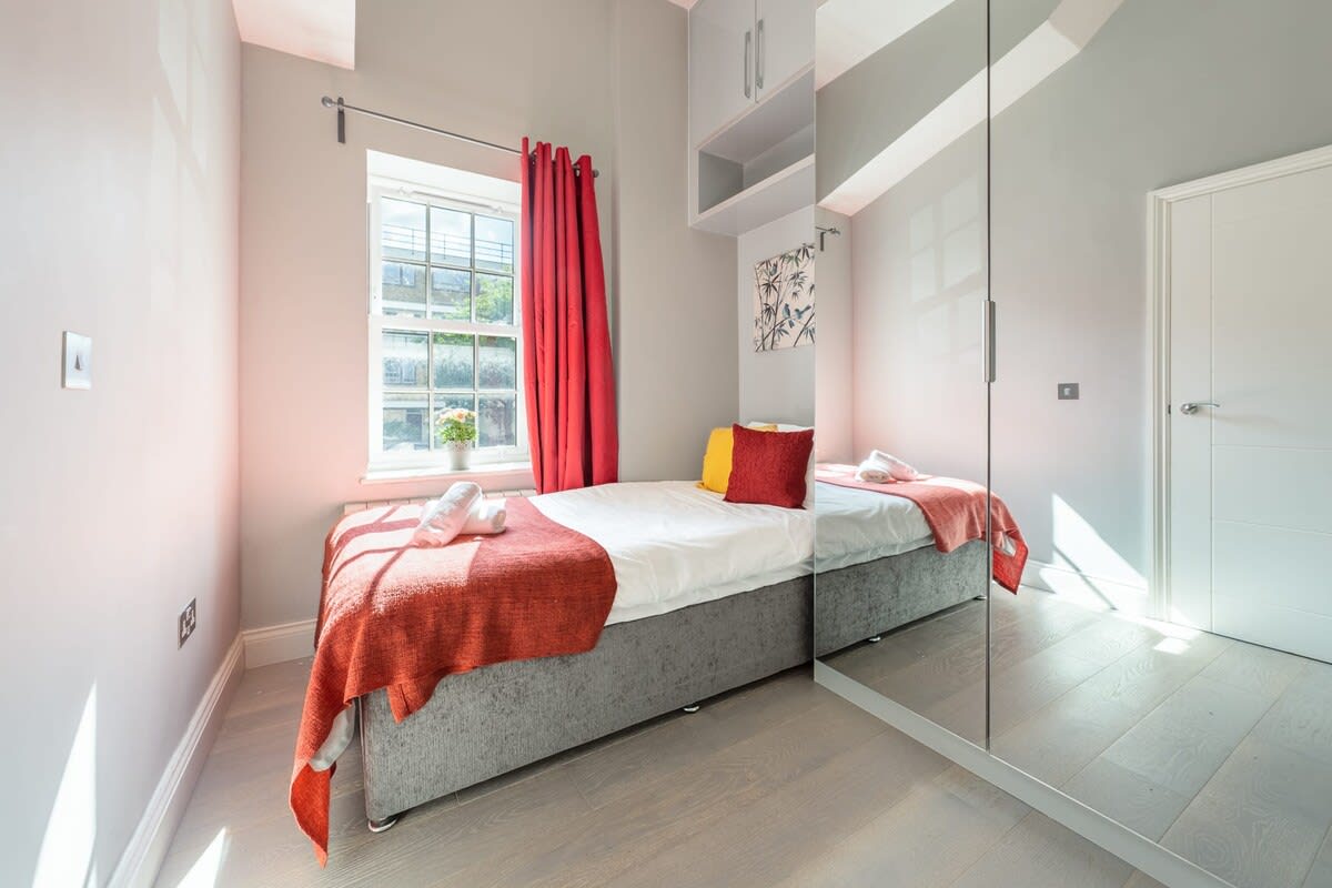 Modern 3-Bed Apartment in Greater London in Carlton Vale NW6 5EE - Property image 7 - VivreStays