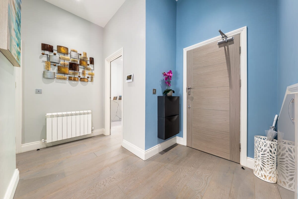 Modern 3-Bed Apartment in Greater London in Carlton Vale NW6 5EE - Property image 6 - VivreStays