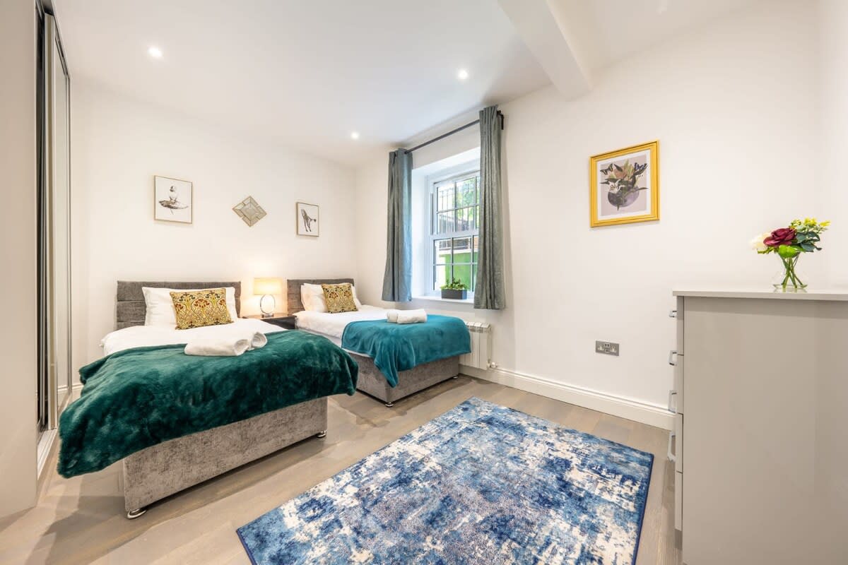 Elegant 3-Bed Apartment in Greater London in Carlton Vale NW6 5EE - Property image 13 - VivreStays