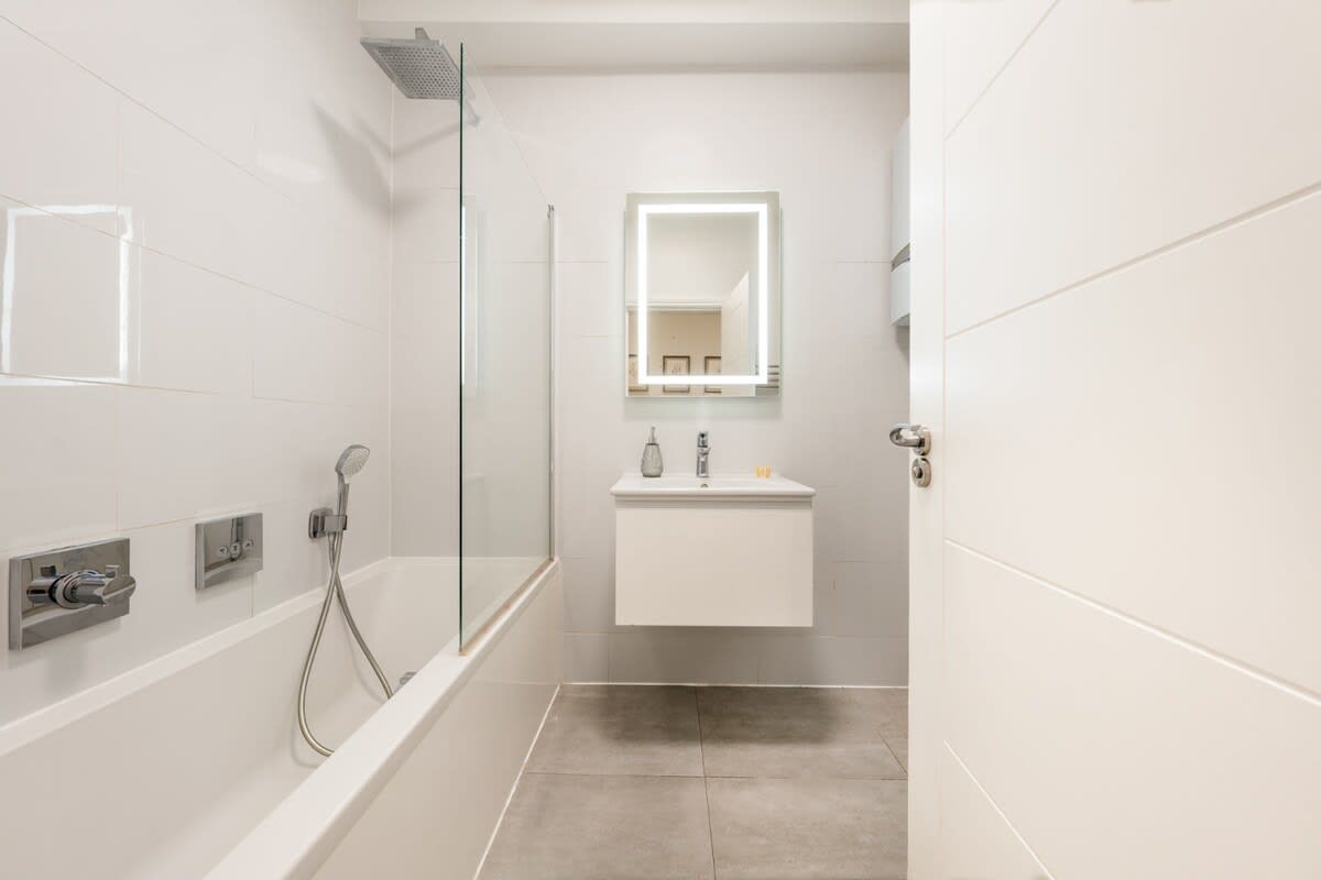 Elegant 3-Bed Apartment in Greater London in Carlton Vale NW6 5EE - Property image 19 - VivreStays
