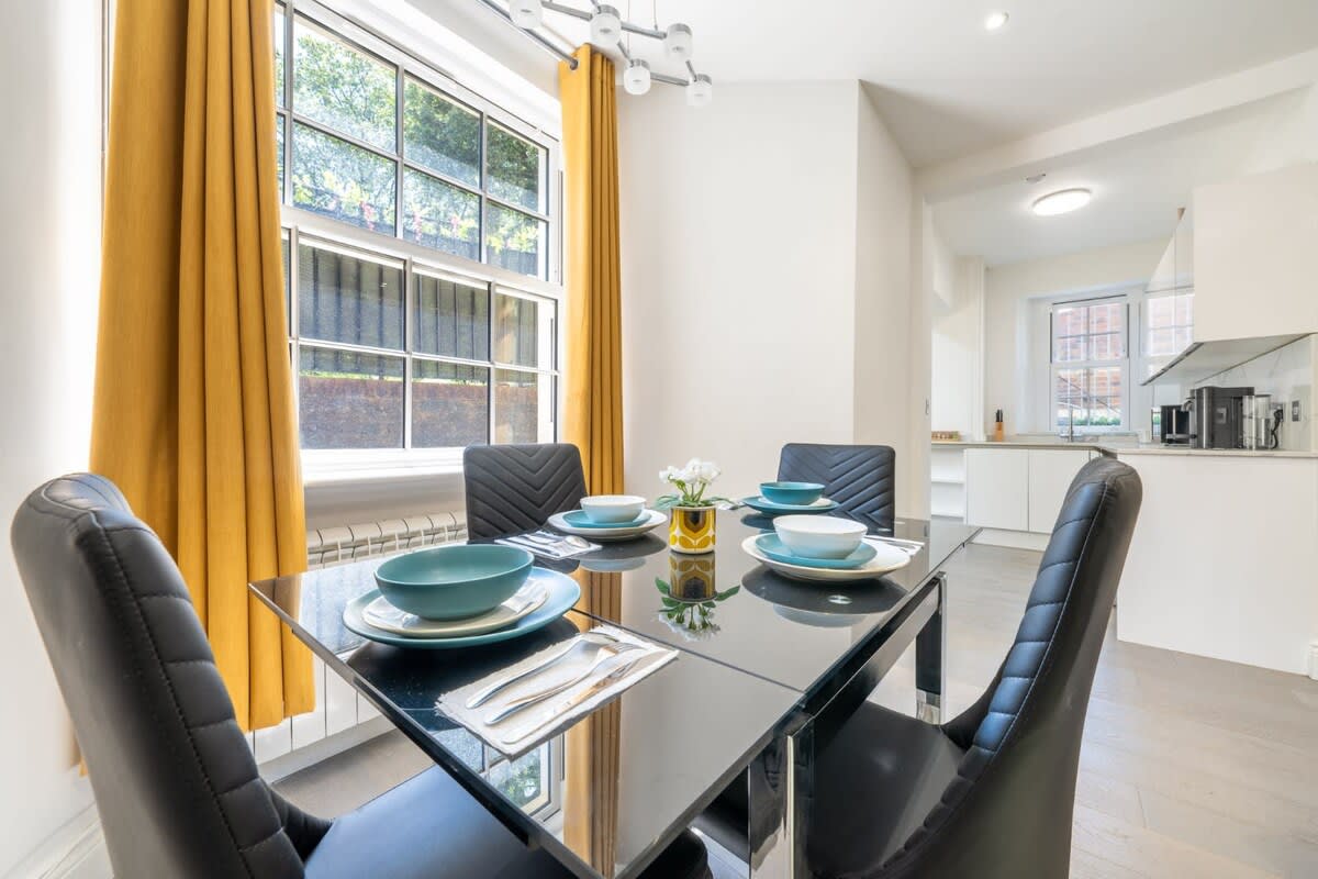 Elegant 3-Bed Apartment in Greater London in Carlton Vale NW6 5EE - Property image 5 - VivreStays