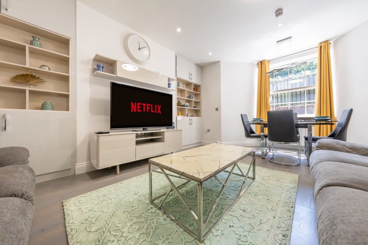 Elegant 3-Bed Apartment in Greater London in Carlton Vale NW6 5EE - Property image 2 - VivreStays