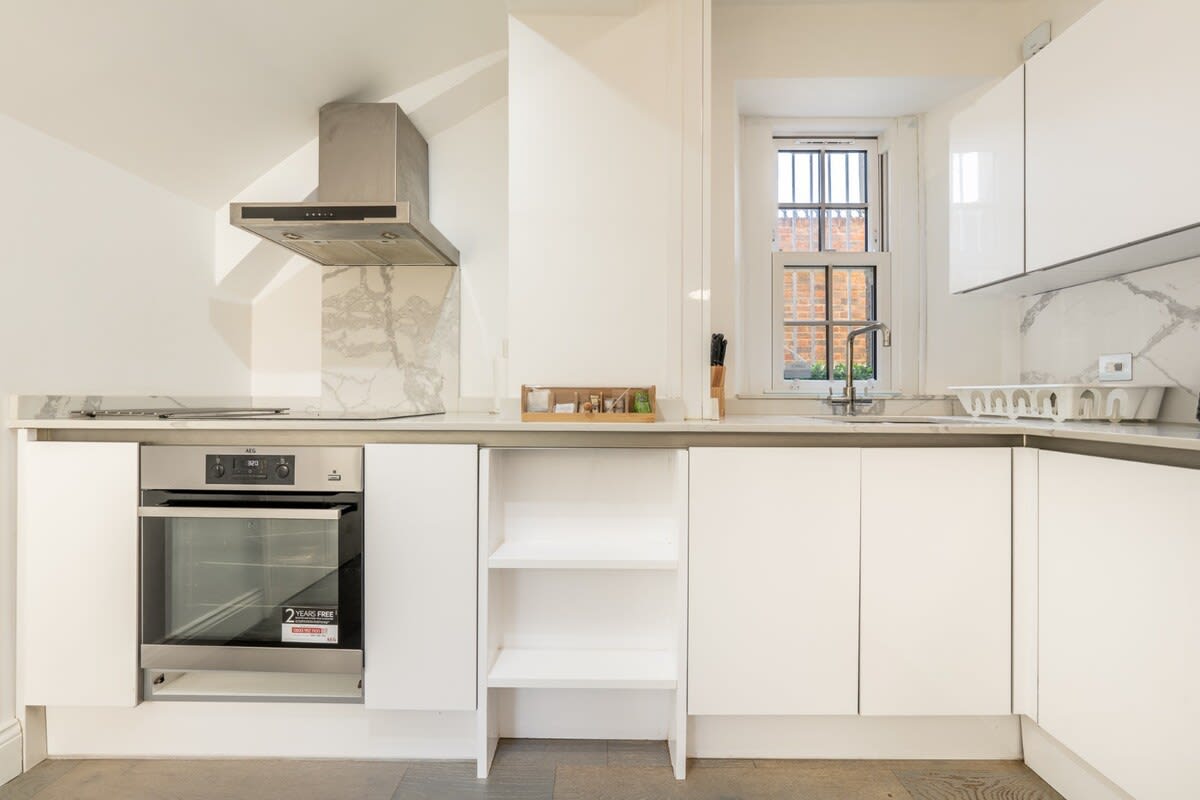 Elegant 3-Bed Apartment in Greater London in Carlton Vale NW6 5EE - Property image 17 - VivreStays