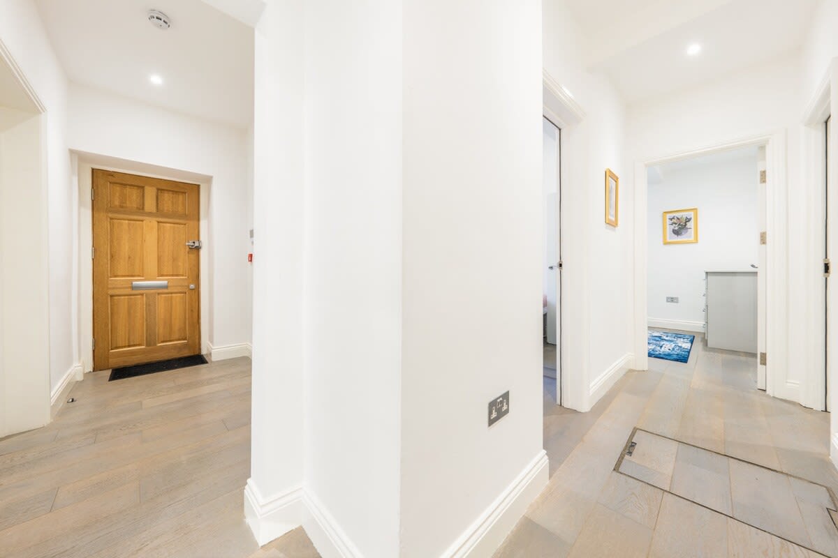 Elegant 3-Bed Apartment in Greater London in Carlton Vale NW6 5EE - Property image 18 - VivreStays