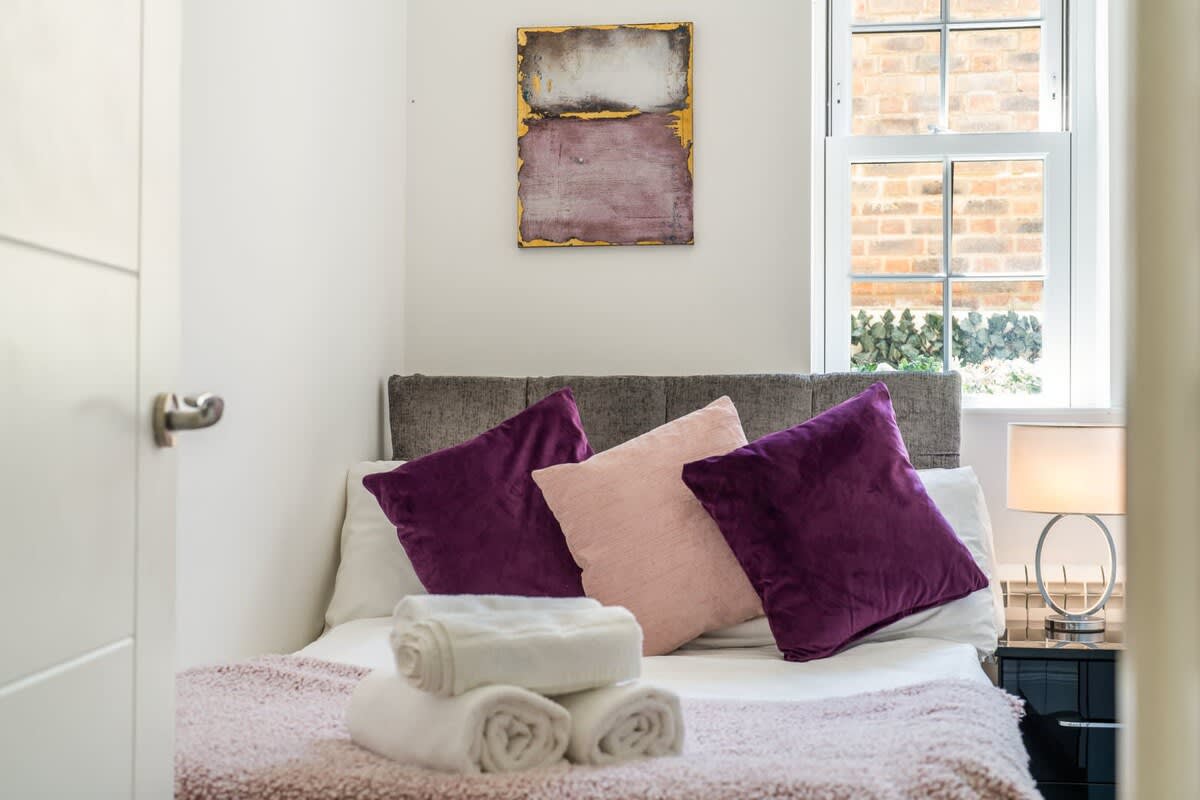Elegant 3-Bed Apartment in Greater London in Carlton Vale NW6 5EE - Property image 9 - VivreStays