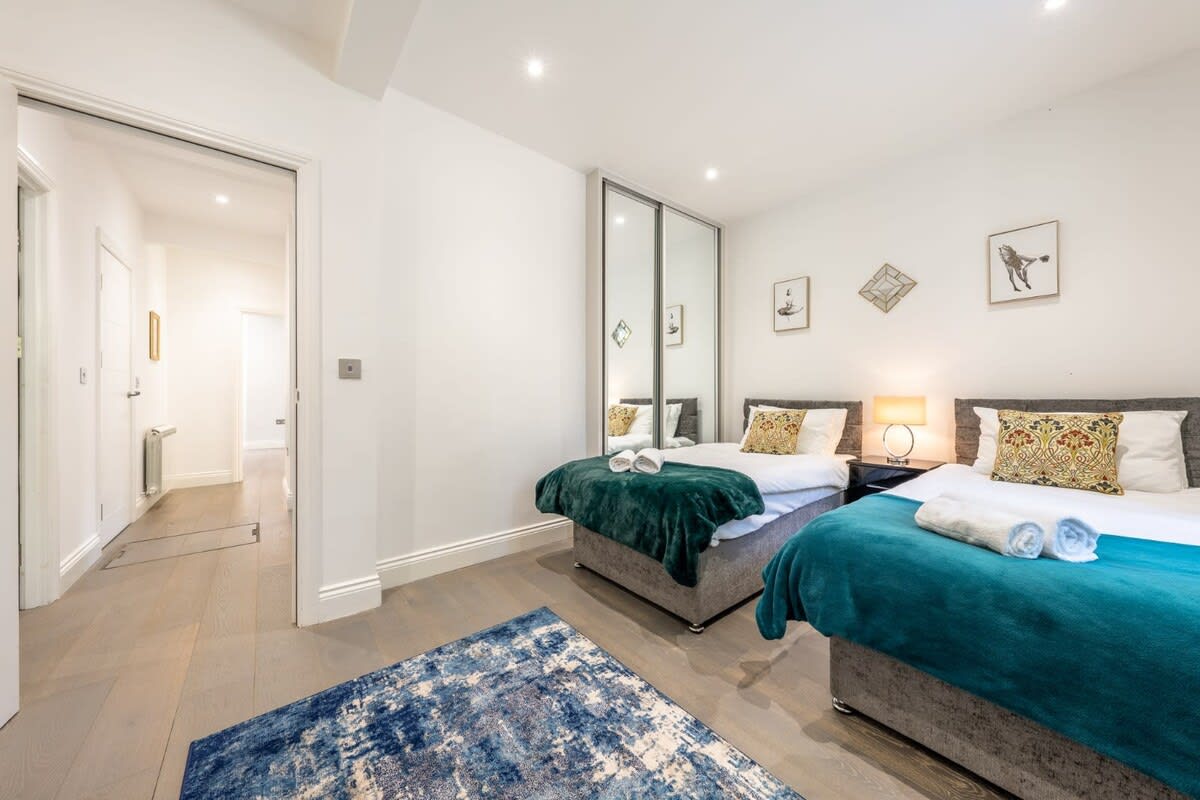 Elegant 3-Bed Apartment in Greater London in Carlton Vale NW6 5EE - Property image 12 - VivreStays